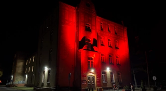 Budynki Starostwa i OPS-u rozbłysły na czerwono. W Polsce takich obiektów było około 3600