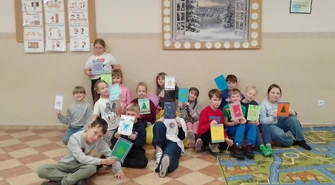 Oswajał ludzi ze śmiercią, teraz inspiruje dzieci. Uczniowie ze Sławy piszą kartki do hospicjum