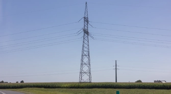 Masz słup energetyczny lub rurę na działce? Ten wyrok może być dla ciebie bardzo ważny