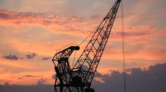 Ile kosztuje wynajem dźwigów w Warszawie?