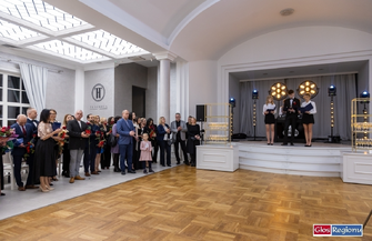 Studniówka I LO im. Tomasza Zana we Wschowie. Uczniowie bawiąsięw Toscanii ZDJĘCIA