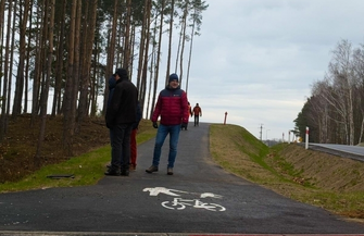 Do Lipinek po nowej drodze i ciągu pieszo-rowerowym. Pierwszy etap trasy SławaKrzepielów ukończony