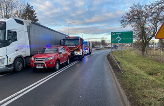 Wschowa. Zderzenie jaguara z ciągnikiem. Jedna osoba ranna AKTUALIZACJA