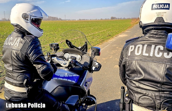Piękna pogoda kusi motocyklistów. Wschowscy policjanci apelująo rozwagę