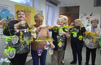 Wielkanocne dekoracje już gotowe. Marzec pełen aktywności w klubach seniora