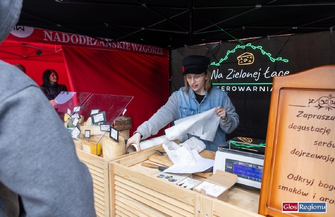 Rękodzieło wędliny miody i pierniki. Na wschowskim Rynku królują lokalne smaki ZDJĘCIA