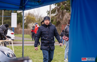 Chłód nie przeszkodził. Grali biegali i licytowali dla Sylwii Kmin ZDJĘCIA