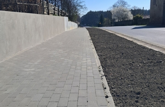 Nowy chodnik w Dryżynie. Inwestycja przy DW 324 zakończona