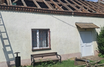 Nowy dach i elewacja dla świetlicy. Ruszył remont w Starych Drzewcach