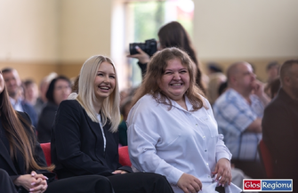 Pożegnanie klas maturalnych w I ZS we Wschowie. Przed wami początek nowego etapu ZDJĘCIA
