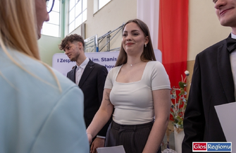 Pożegnanie klas maturalnych w I ZS we Wschowie. Przed wami początek nowego etapu ZDJĘCIA