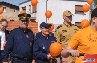 Pomarańczowy korowód przeszedł ulicami Wschowy. Siła tkwi w różnorodności ZDJĘCIA
