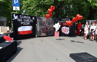 Szlichtyngowa uczciła Konstytucję 3 Maja. Była msza kwiaty i występy ZDJĘCIA