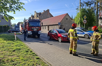Policja szuka świadków potrącenia 17-latki. Do zdarzenia doszło na ul. Obrońców Warszawy we Wschowie