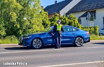 Pijany kierowca busa wpadł w Konradowie. Cudzoziemiec próbował ominąć patrol