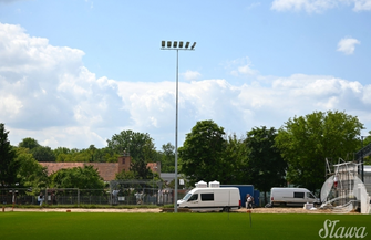 Nowy stadion w Sławie nabiera kształtów. Oświetlenie przeszło pierwszy test