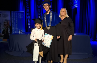 Młodzi absolwenci odebrali dyplomy. Wschowski Uniwersytet Dziecięcy zakończył trzecią edycję