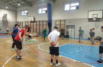 Rehabilitacja 25 plus. Absolwenci SOSW uczestniczą w zajęciach sportowo-relaksacyjnych