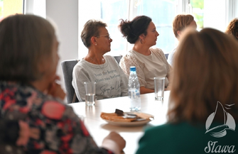 Seniorzy ze Sławy otrzymali opaski bezpieczeństwa