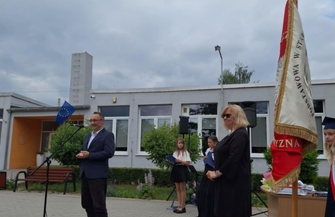 W Jędrzychowicach Starych Drzewcach i Szlichtyngowej podsumowano rok nauki 509 uczniów