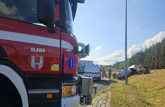 Kierowcąrozbitej skody okazał się 32-latek. Miał sądowy zakaz odmówił badania alkomatem