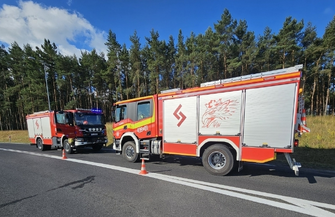 Kierowcąrozbitej skody okazał się 32-latek. Miał sądowy zakaz odmówił badania alkomatem