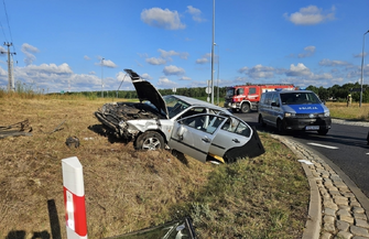 Kierowcąrozbitej skody okazał się 32-latek. Miał sądowy zakaz odmówił badania alkomatem