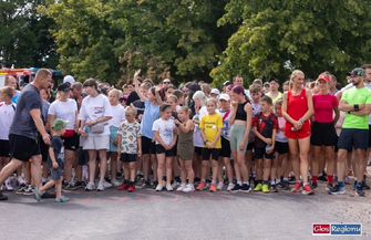 XIV Bieg Orła w Osowej Sieni zgromadził 380 uczestników. Teraz mieszkańcy bawiąsię na festynie ZDJĘCIA