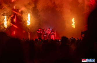 Rap Stacja ruszyła pełną parą. Festiwalowicze nie boją się deszczu ZDJĘCIA