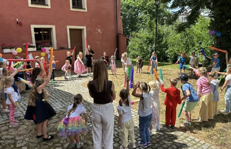 Baśniowy bal u Kopciuszka we wschowskiej bibliotece ZDJĘCIA