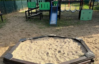 Plac zabaw przy Miodowej odnowiony. Dzieci mogą już korzystać z urządzeń