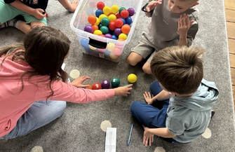 Tajemnicze zniknięcie w bibliotece. Dzieci na tropie szklanego pantofelka