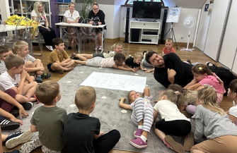 Baśniowa Szkoła Rysunku w Bibliotece. Dzieci tworzyły ilustracje do opowieści