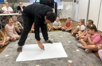 Baśniowa Szkoła Rysunku w Bibliotece. Dzieci tworzyły ilustracje do opowieści