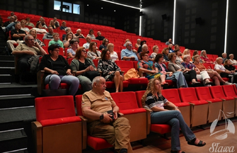 Pasierski napisze trylogię osadzonąnad Jeziorem Sławskim. Autor zdradził plany podczas spotkania w Kinie Żeglarz