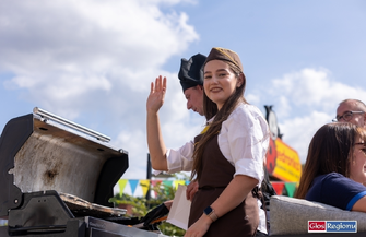 Historyczny korowód przeszedł przez miasto. DziśSława śpiewa z Golec uOrkiestrą FOTO