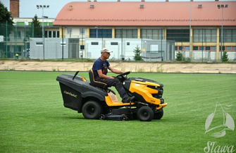 Stadion w Sławie nabiera ostatecznych kształtów. Układają kostkę i wykańczają wnętrza