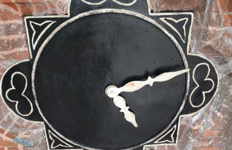 Wykonawca z własnej inicjatywy odnowił tarczę zegara. Trwa renowacja kościoła w Lginiu