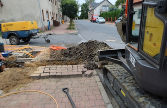 Orange układa światłowód w Szlichtyngowej. Prace na Dworcowej i Wolności