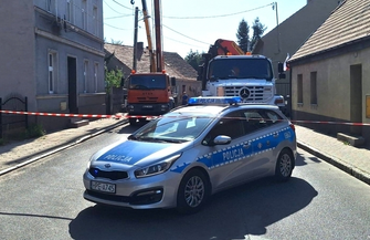 Utrudnienia na ul. Księdza Kostki nawet do południa. Samochód uderzył w słup energetyczny