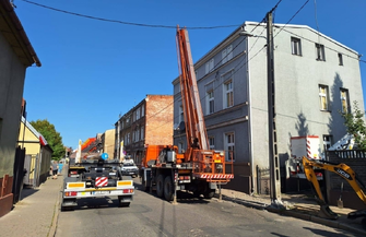 Utrudnienia na ul. Księdza Kostki nawet do południa. Samochód uderzył w słup energetyczny