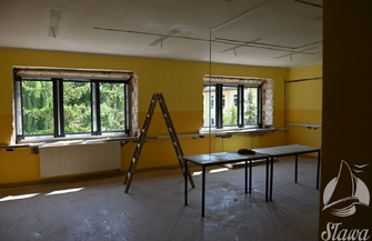 Termomodernizacja szkół w Sławie. Trwa wymiana stolarki okiennej FOTO