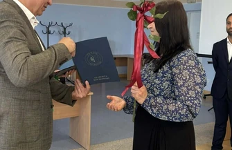 Ośmioro nauczycieli z powiatu wschowskiego awansowało. Starosta wręczył akty mianowania