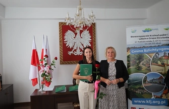 Trzy nauczycielki ze Szlichtyngowej z awansem. Burmistrz wręczyła akty