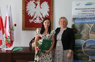 Trzy nauczycielki ze Szlichtyngowej z awansem. Burmistrz wręczyła akty