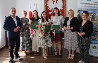 Trzy nauczycielki ze Szlichtyngowej z awansem. Burmistrz wręczyła akty