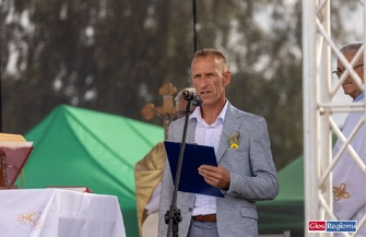 Gminne dożynki w Zamysłowie. Rolnicy przekazali władzom chleb z tegorocznych zbiorów ZDJĘCIA