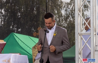 Gminne dożynki w Zamysłowie. Rolnicy przekazali władzom chleb z tegorocznych zbiorów ZDJĘCIA