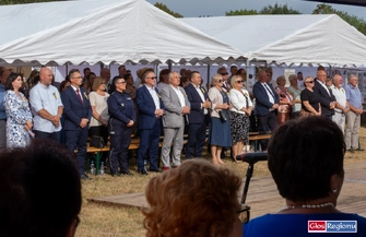 Gminne dożynki w Zamysłowie. Rolnicy przekazali władzom chleb z tegorocznych zbiorów ZDJĘCIA