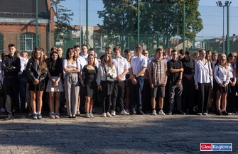 Rok szkolny rozpoczęty. W Staszicu do szkolnych ławek wróciło blisko 700 uczniów ZDJĘCIA